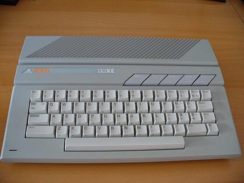 Atari 130XE (Computador 8 bits)